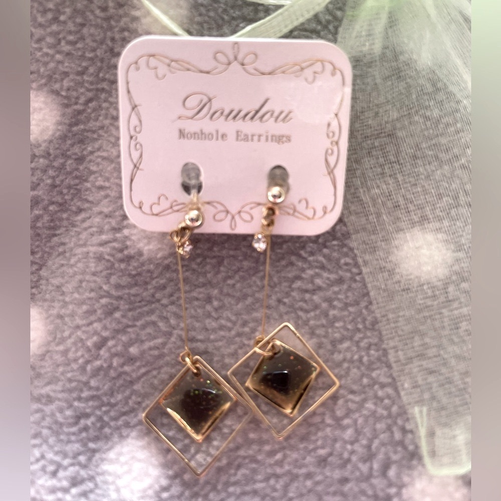Cute Earrings purchased in Japan - Picture 2 of 5